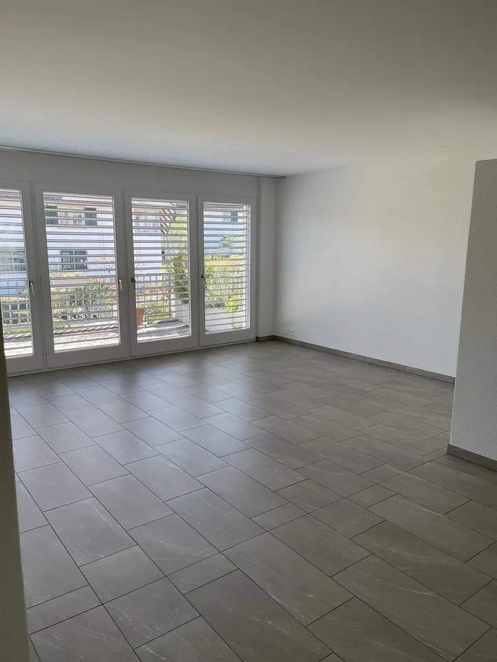 Attraktive 3,5-Zimmer Wohnung mit Wintergarten und grossem Balkon