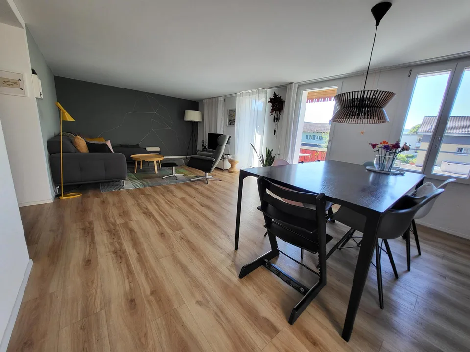 WOHNEN WIE IM EIGENEN HAUS, moderne Maisonette-Wohnung an ruhiger Lage