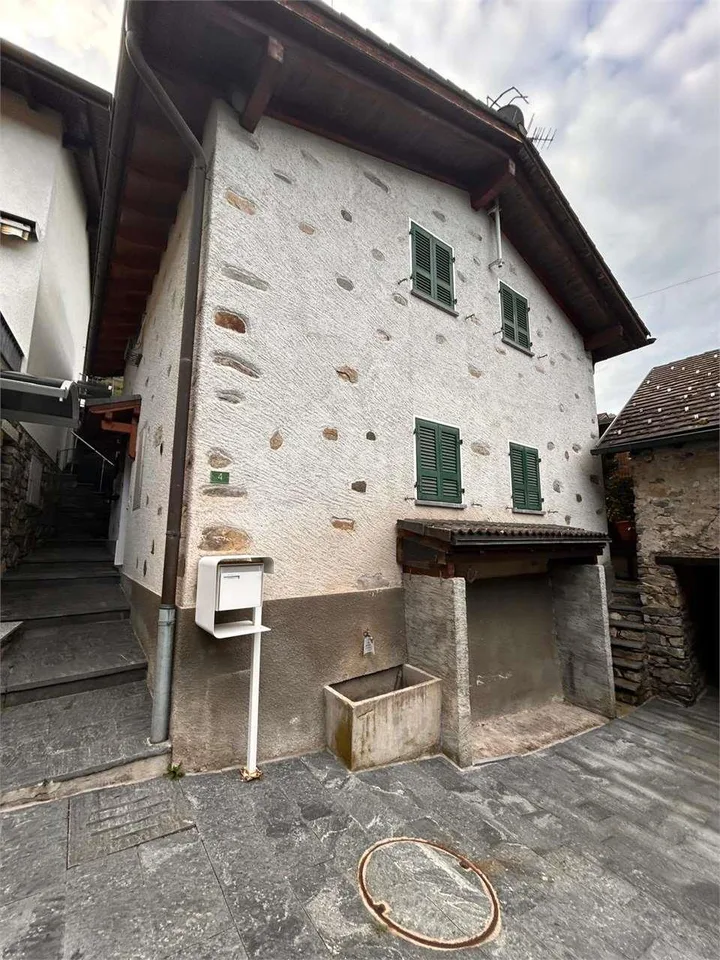 Casa indipendente nel nucleo di Medeglia - carattere, spazio e autenti