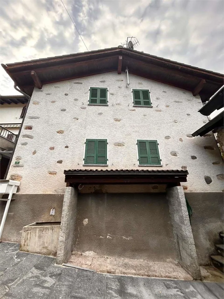 Casa indipendente nel nucleo di Medeglia - carattere, spazio e autenti