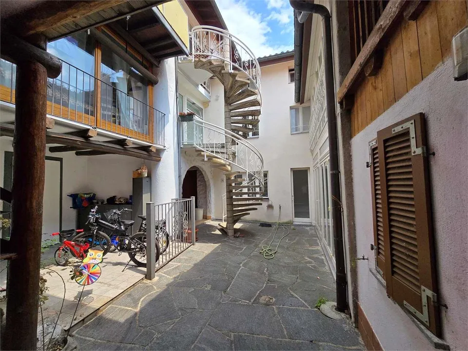 Stabio Nucleo - Caratteristica Casa di Corte di 5.5 Locali con Mansard