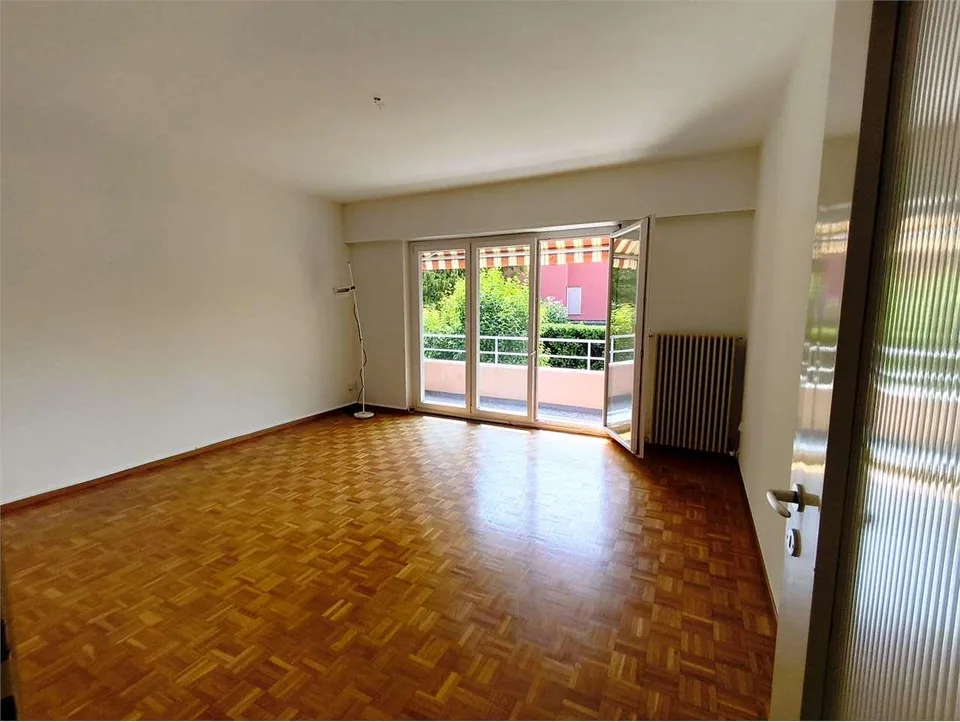 Massagno (Via dei Pioppi 1) - Ampio 3.5 Locali con Cucina Nuova e Gran