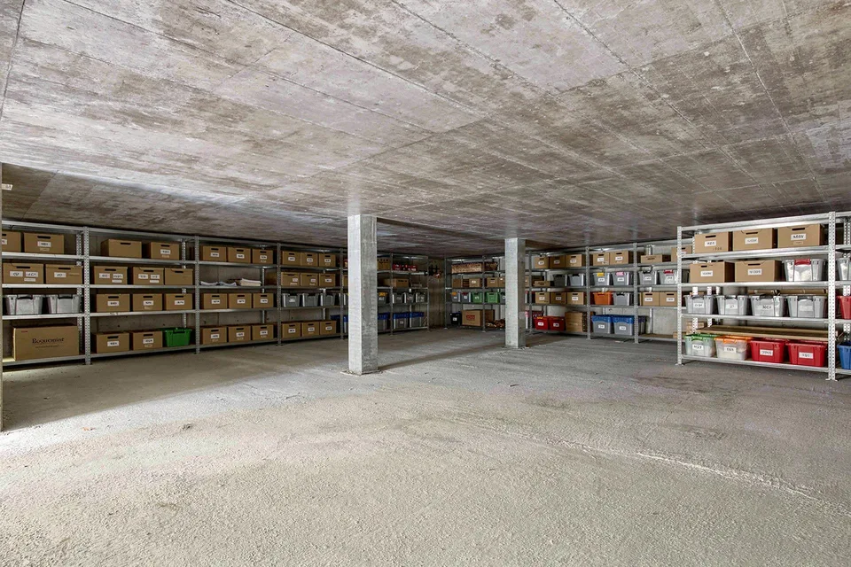 Lagerfläche in neuem Gewerbegebäude