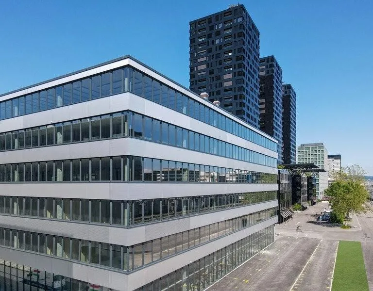 Aussenparkplatz zu vermieten: Bändliweg 30, 8048 Zürich