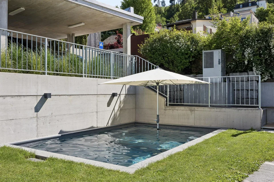 Attraktives, freistehendes EFH mit Pool und Carport