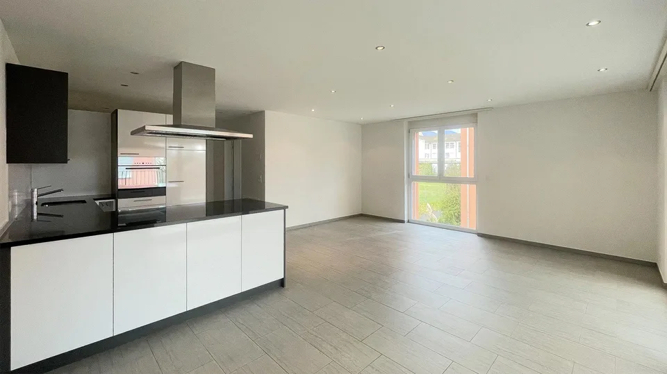 Appartamento di 3,5 locali con posto giardino e serra