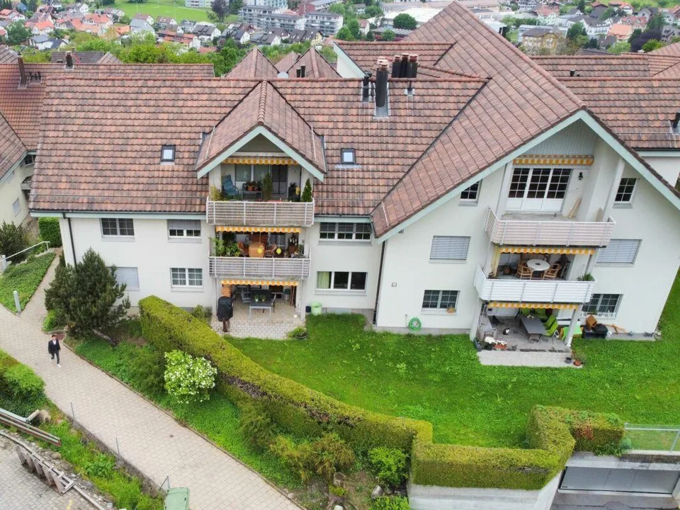 Charmante 4.5-Zimmerwohnung mit Cheminée im Erdgeschoss