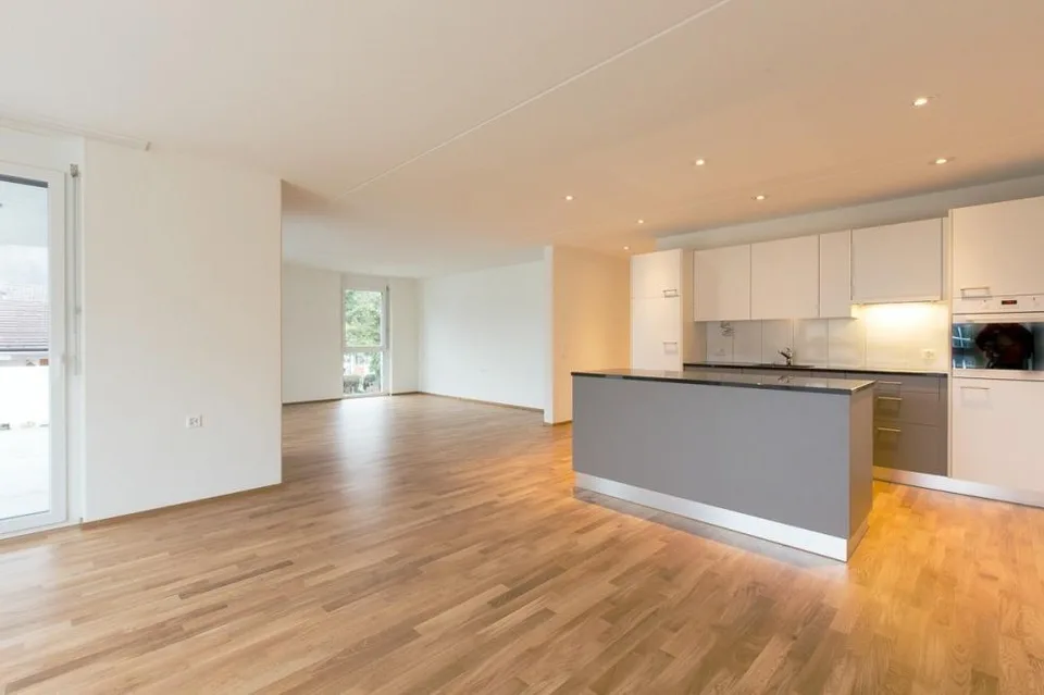 Grosszügige Wohnung zu mieten!