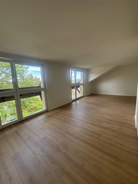 grosszügige und helle Wohnung in ruhiger Wohngegend