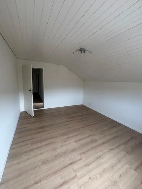 grosszügige und helle Wohnung in ruhiger Wohngegend