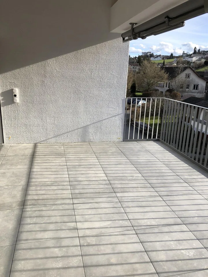 Ruhige 3 1/2-Dachwohnung, Sicht ins Grüne