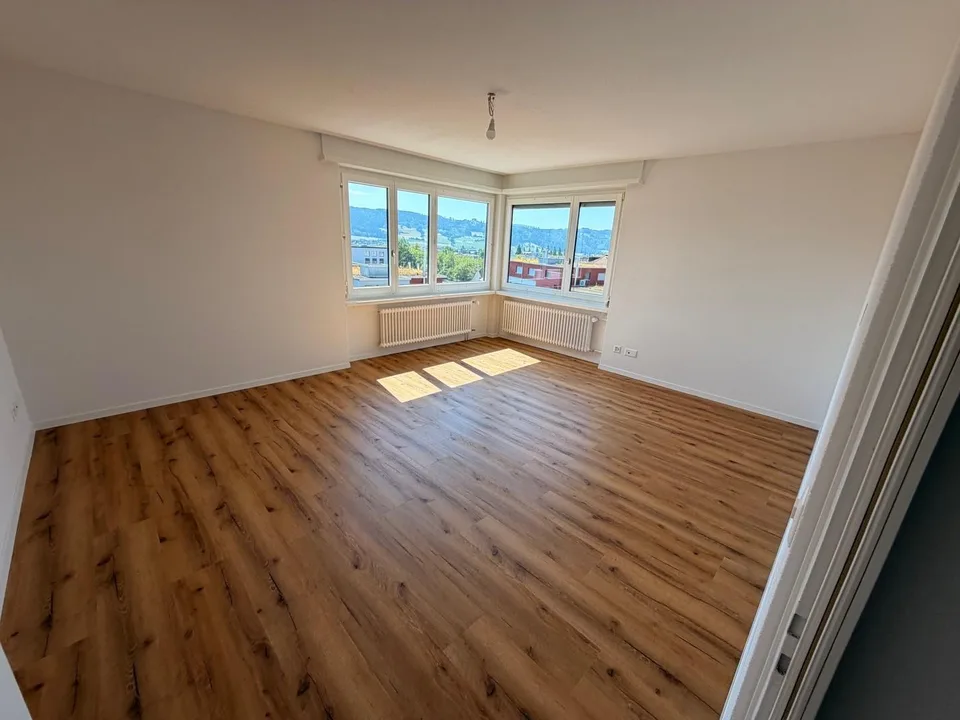 Komplett sanierte Wohnung im Haus Zentrum