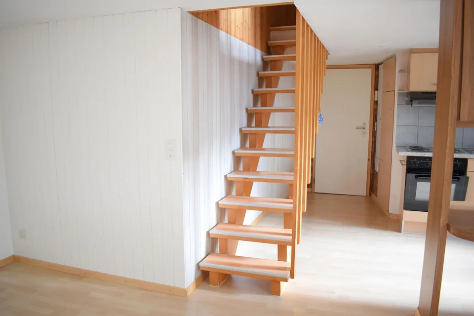 Helle 2 ½ Maisonette Wohnung im Zentrum von Einsiedeln.