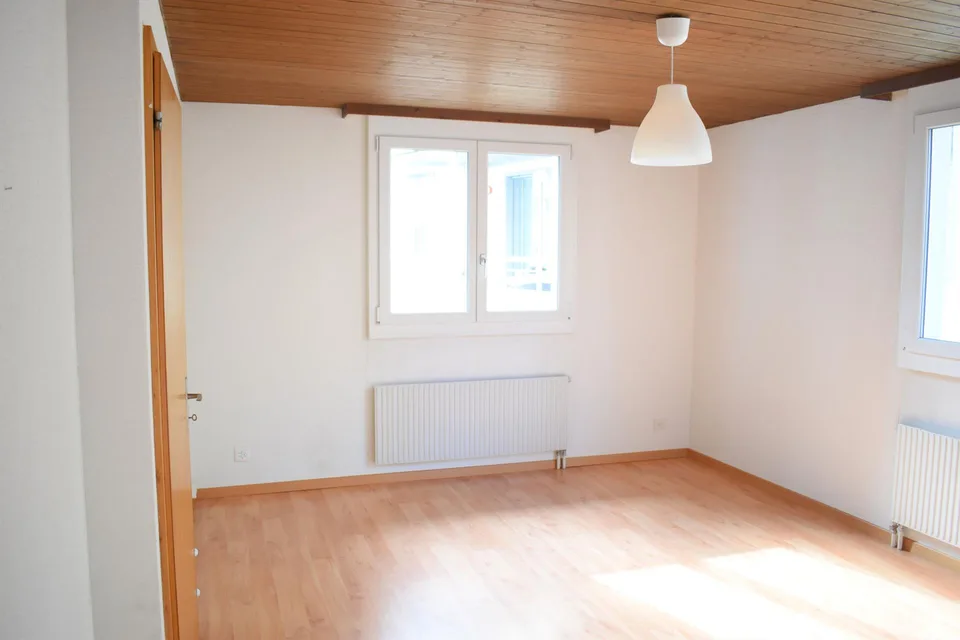 Helle 2 ½ Maisonette Wohnung im Zentrum von Einsiedeln.