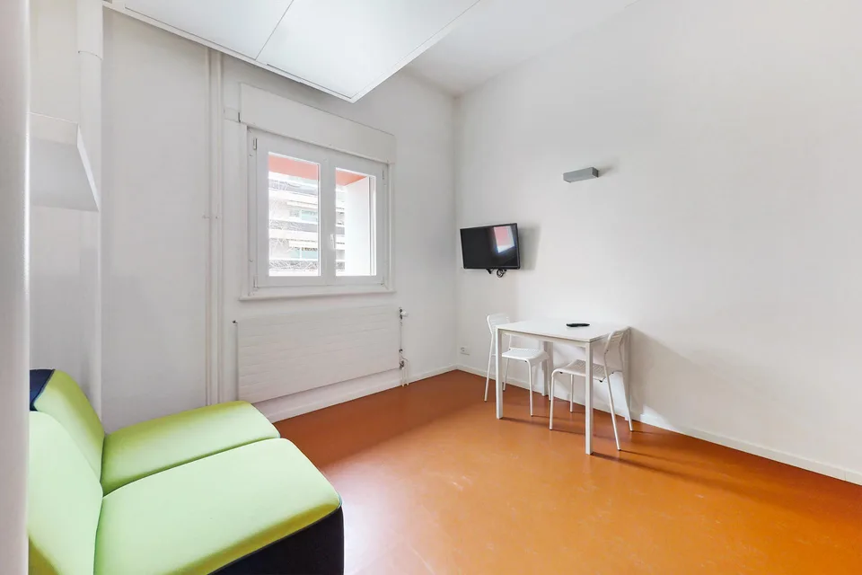 Un studio meublé - Bon TL CHF 300.00 offert !