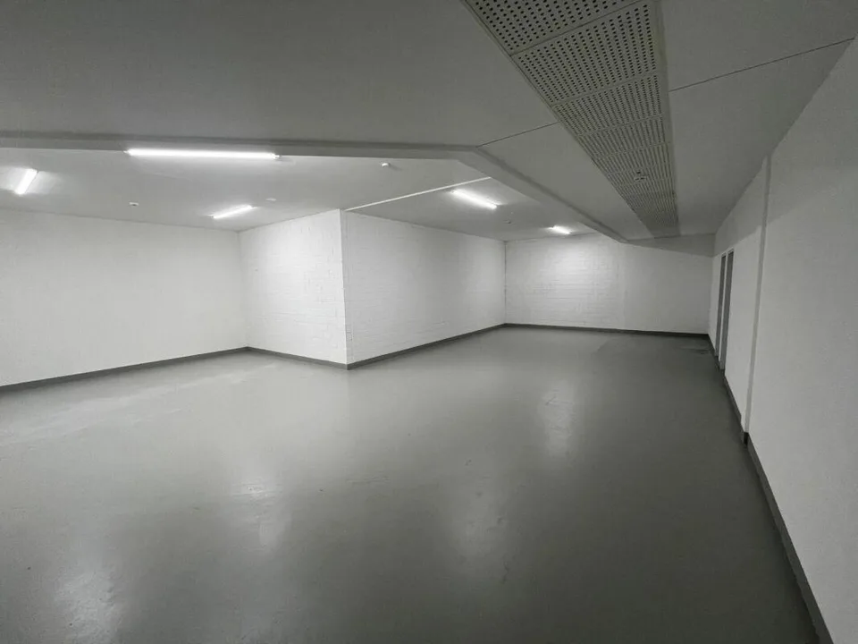 Lager 50 m² im 2. OG mit Laderampe und Warenlift