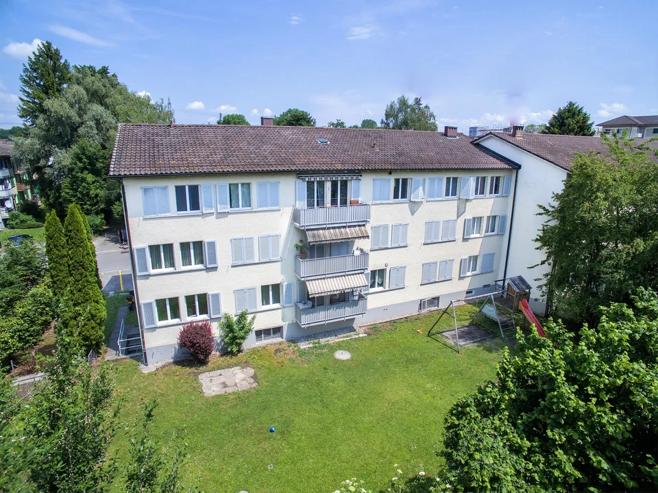 Helle 3.5-Zimmer-Wohnung mit Balkon befristet bis 30. September 2027