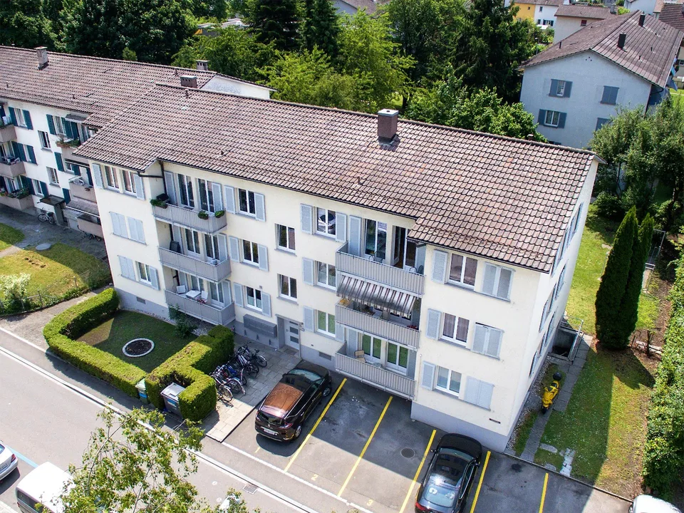 Helle 3.5-Zimmer-Wohnung mit Balkon befristet bis 30. September 2027