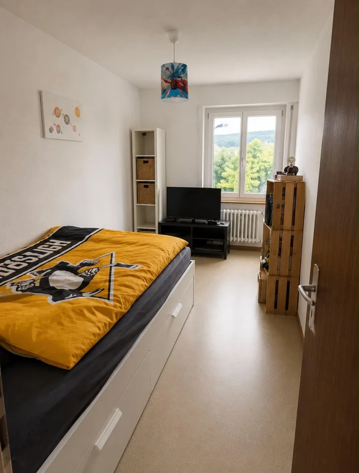 Sonnige 3.0-Zimmer-Wohnung mit Balkon und Aussenschwimmbad