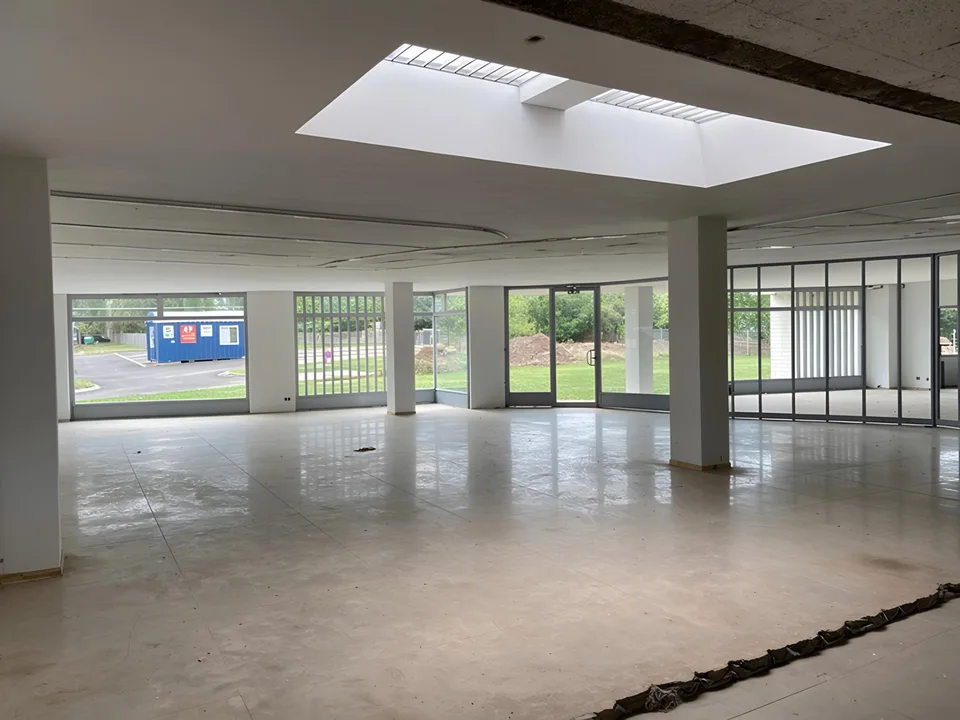 Büro-/Gewerbe-/Verkaufsfläche  im EG zu vermieten , ZH-Grünau