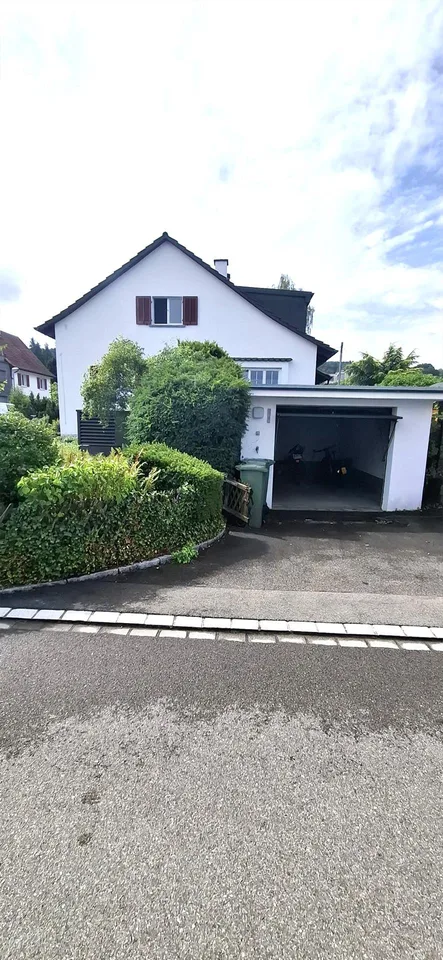 Einfamilienhaus mit Naturgarten
