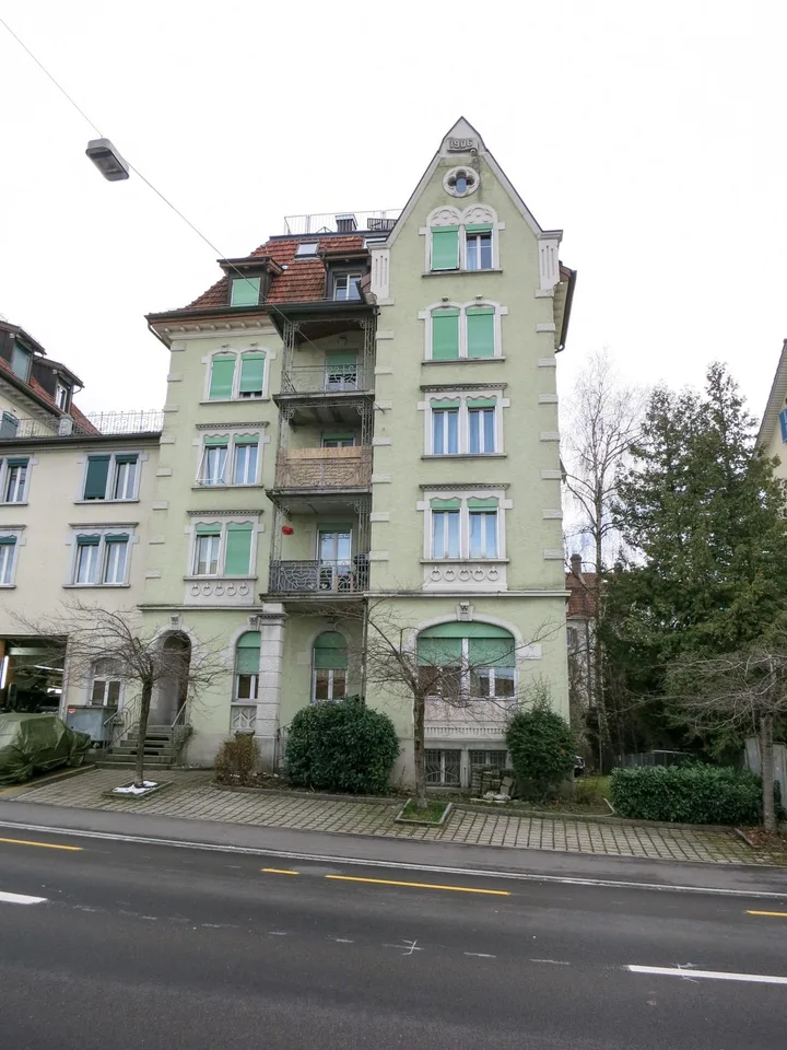 4.5-Zimmer-Altbau-Wohnung