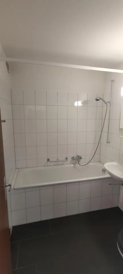 Geräumige 2.5 Zimmer Wohnung mit Balkon