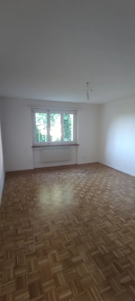 Geräumige 2.5 Zimmer Wohnung mit Balkon