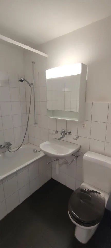 Geräumige 2.5 Zimmer Wohnung mit Balkon
