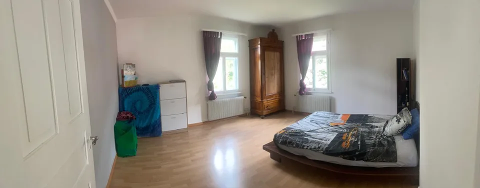 Charmante 4.5-Zimmer-Altbauwohnung mit Balkon & Bergsicht