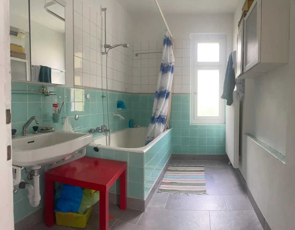 Charmante 4.5-Zimmer-Altbauwohnung mit Balkon & Bergsicht – photo 6 sur 12