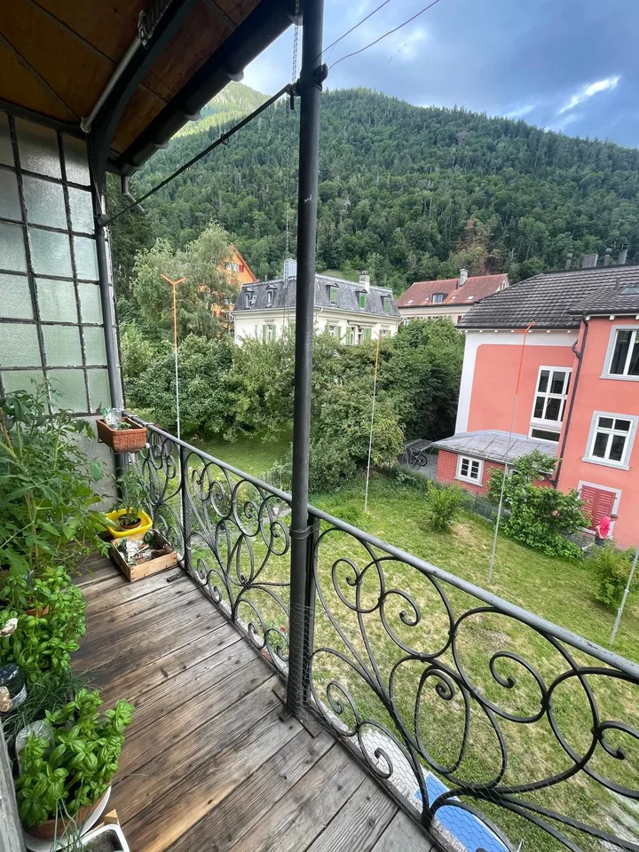 Charmante 4.5-Zimmer-Altbauwohnung mit Balkon & Bergsicht – photo 12 sur 12