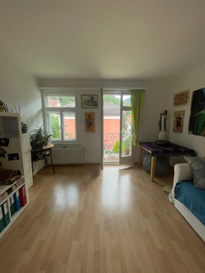 Charmante 4.5-Zimmer-Altbauwohnung mit Balkon & Bergsicht – photo 11 sur 12