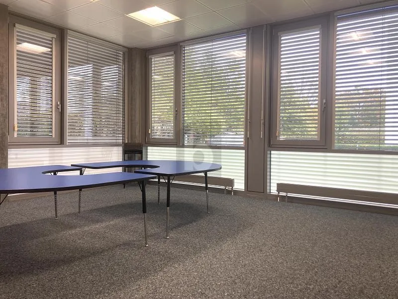 BUREAU IDÉAL POUR ENTREPRISES, ÉCOLES OU CABINETS