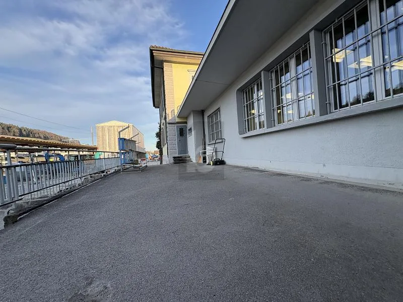LICHTDURCHFLUTET MIT TOP ERREICHBARKEIT