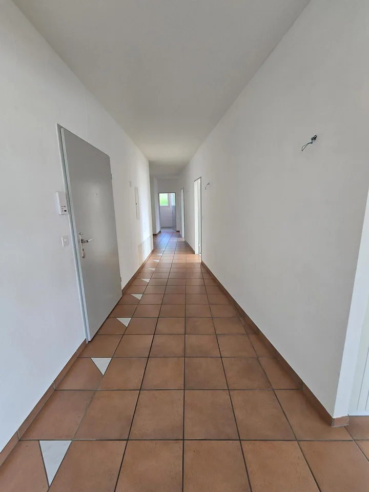 Appartamento luminoso con due balconi, tranquillo e familiare – foto 9 di 11