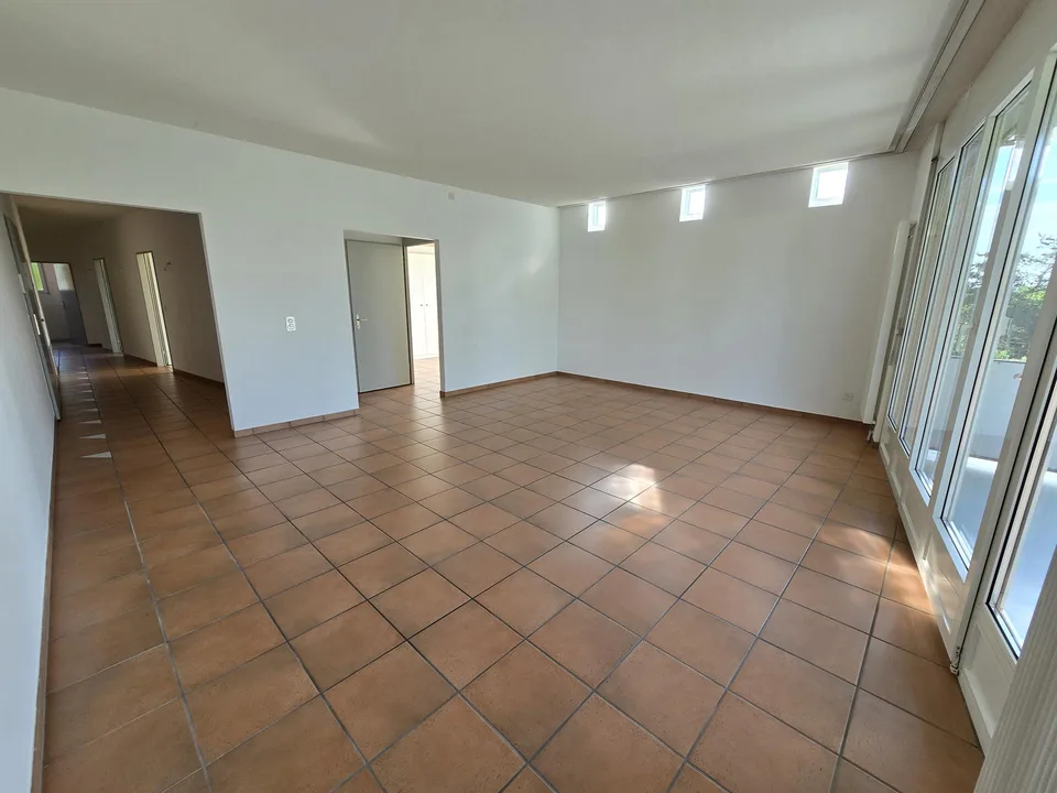 Appartamento luminoso con due balconi, tranquillo e familiare – foto 8 di 11
