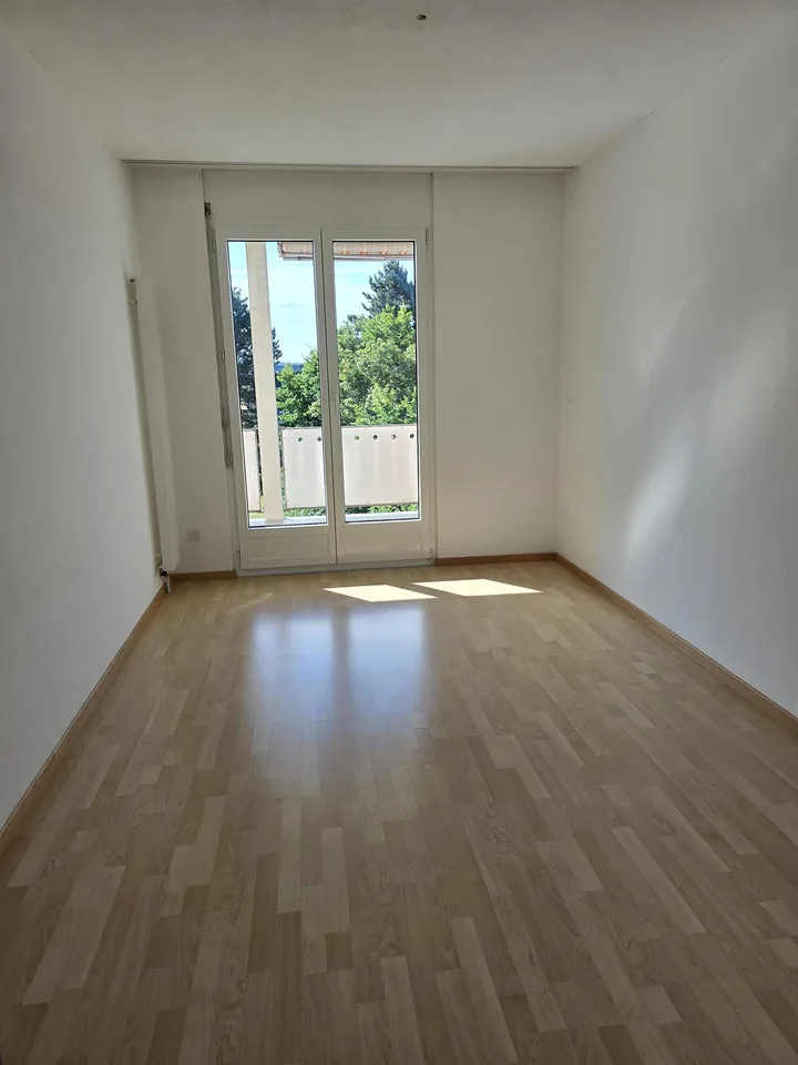 Appartamento luminoso con due balconi, tranquillo e familiare – foto 6 di 11