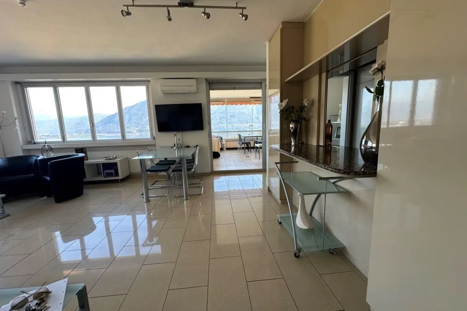 Appartamento ammobiliato 2.5 locali con splendida vista lago
