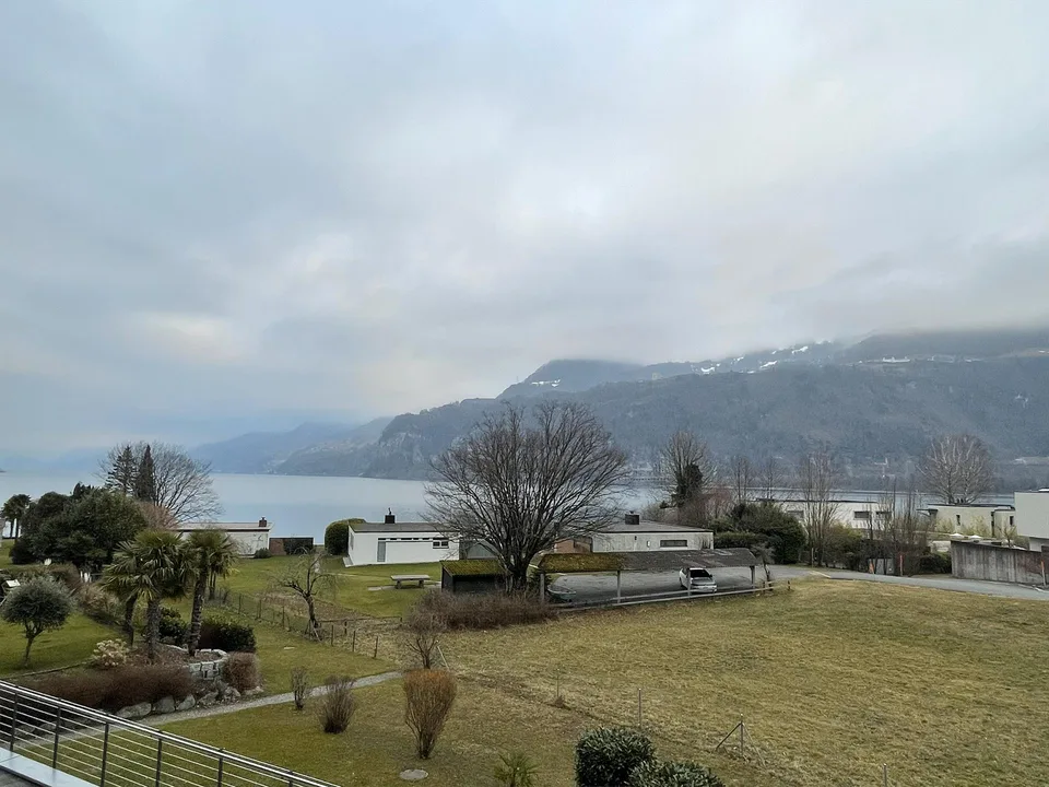 Moderne Loftwohnung mit traumhaftem See- und Bergblick in Weesen