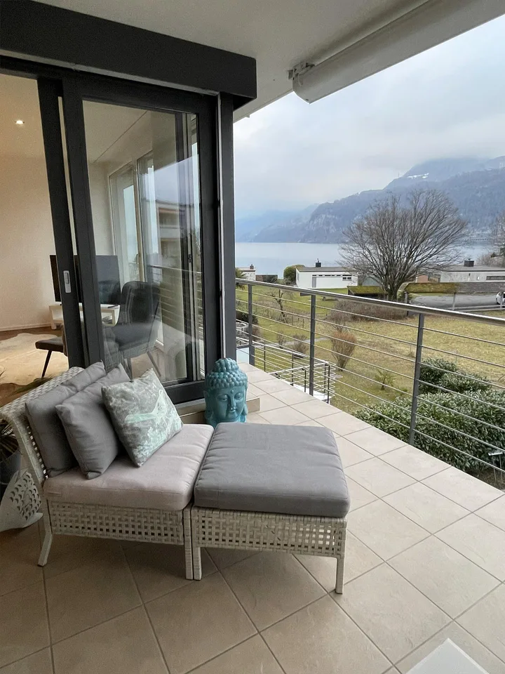 Moderne Loftwohnung mit traumhaftem See- und Bergblick in Weesen