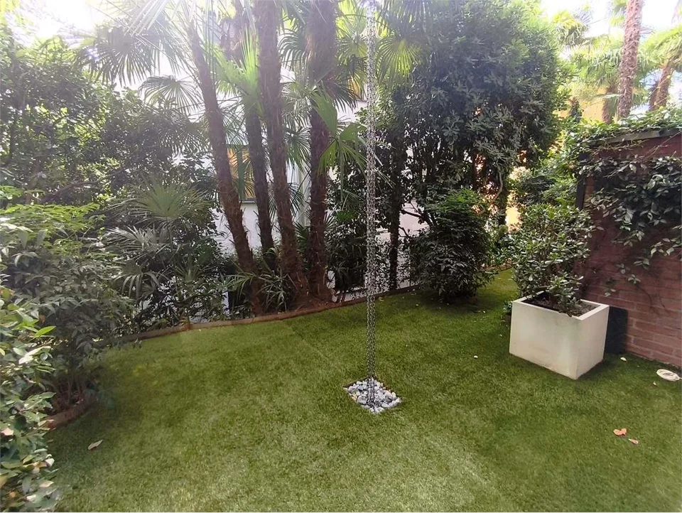 Lugano Centro (Via Cantonale) - Elegante Duplex di 47 mq con Giardino