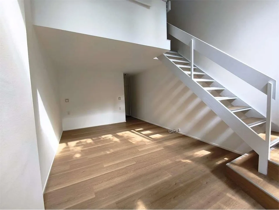 Lugano Centro (Via Cantonale) - Elegante Duplex di 47 mq con Giardino