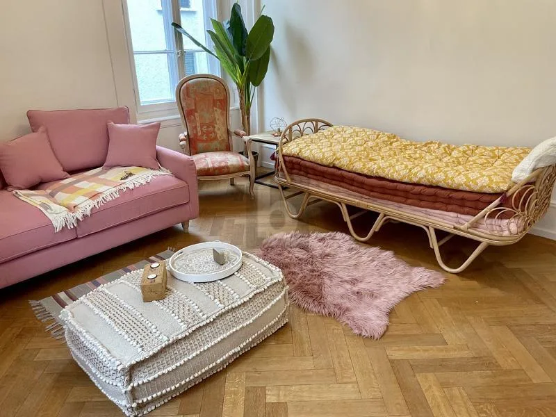 SPACIEUX ET LUMINEUX MEUBLÉ
