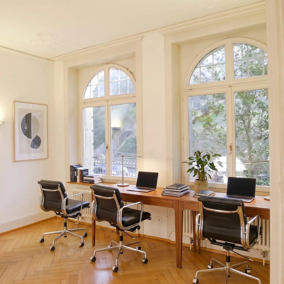 ZENTRAL GELEGENES BÜRO MIT 2 ZIMMERN UND VIEL CHARME