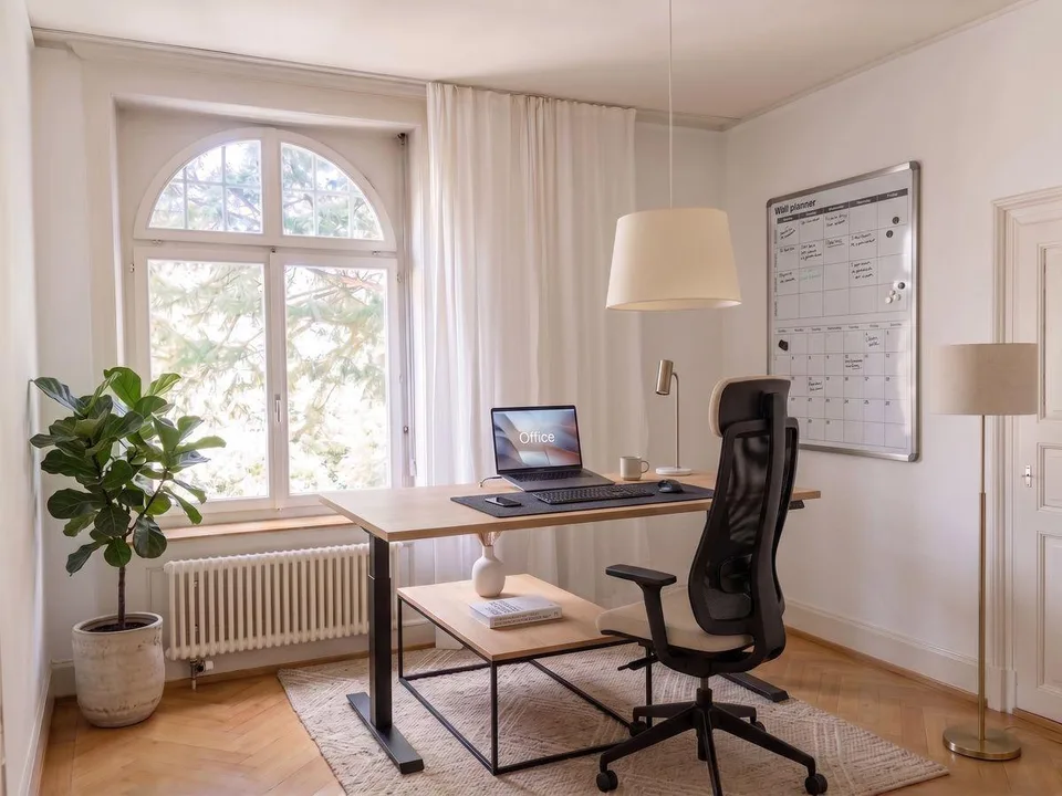 ZENTRAL GELEGENES BÜRO MIT 2 ZIMMERN UND VIEL CHARME