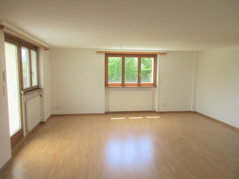 In Salez schöne, ruhige und sonnige 2,5-Zimmerwohnung im Grünen