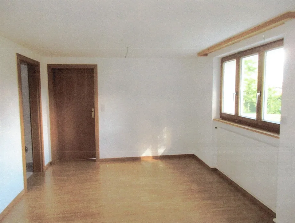 In Salez schöne, ruhige und sonnige 2,5-Zimmerwohnung im Grünen