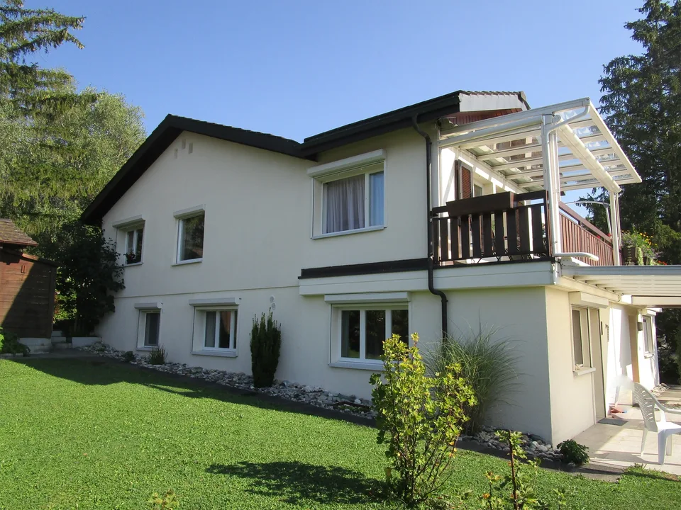In Salez schöne, ruhige und sonnige 2,5-Zimmerwohnung im Grünen