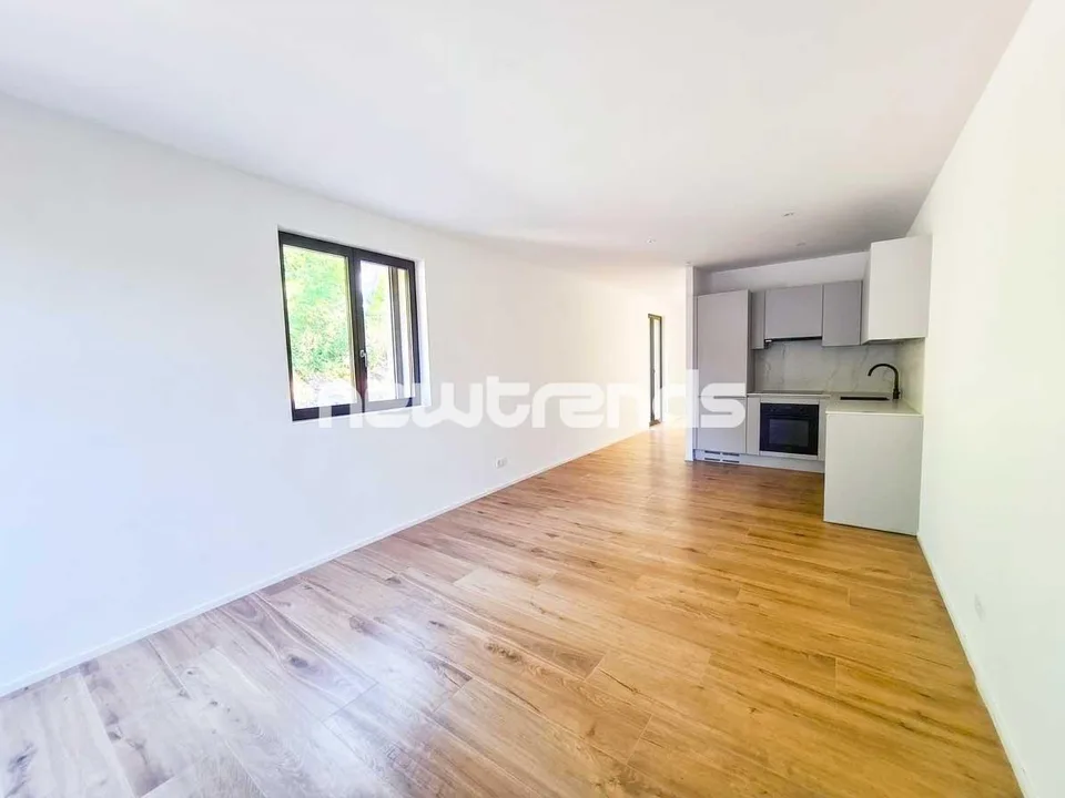 Pura-Caslano: affittasi nuovo 2.5 locali con giardino e patio